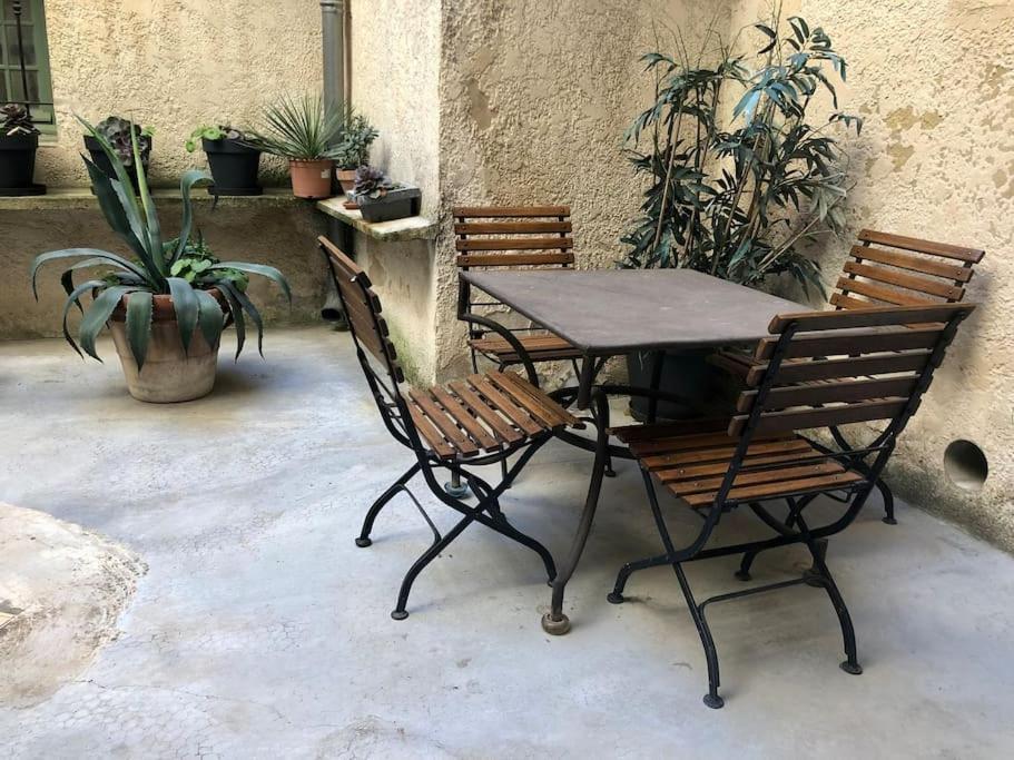 Ulysse, Appartement Spacieux Au Centre Historique D'Uzes En Rez-De-Chaussee Avec Exterieur, Proche Parking Des Marroniers Exteriör bild